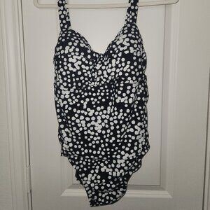 CATALINA BLACK & WHITE SWIMSUIT Size 1X